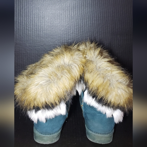 Faux Suede Winter Boots with faux fur trim. Size 40. - Picture 2 of 4